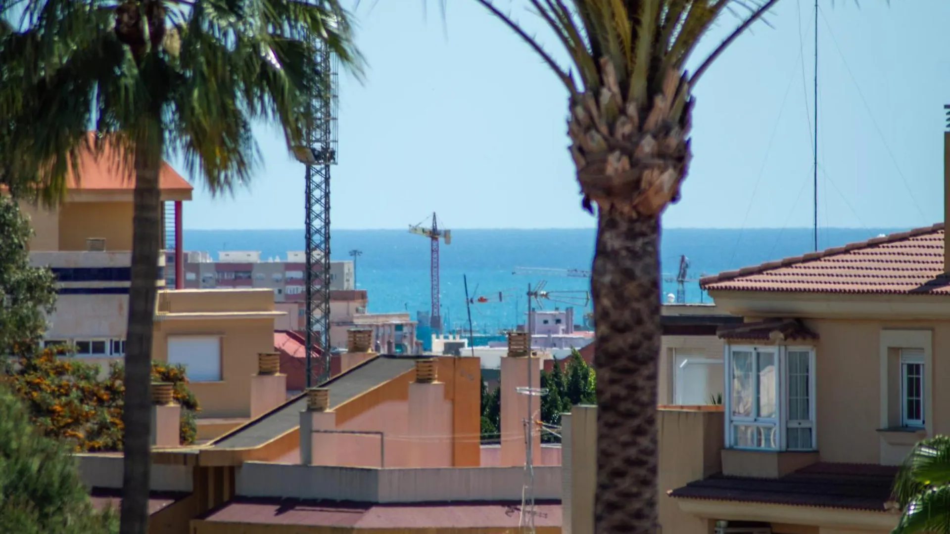 Piso Encantador En Carlos Haya Màlaga Apartmán