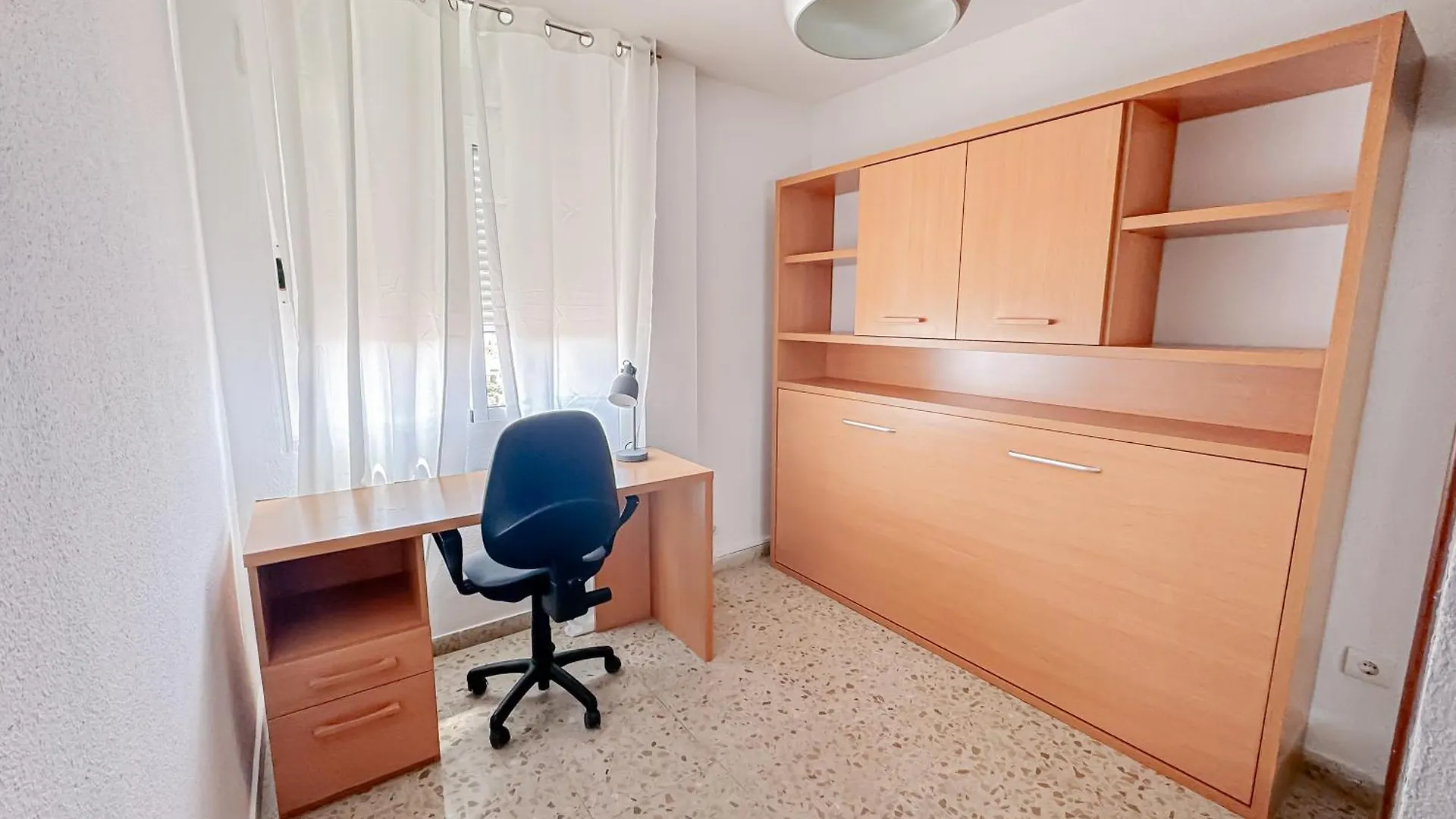 Piso Encantador En Carlos Haya Màlaga Apartmán