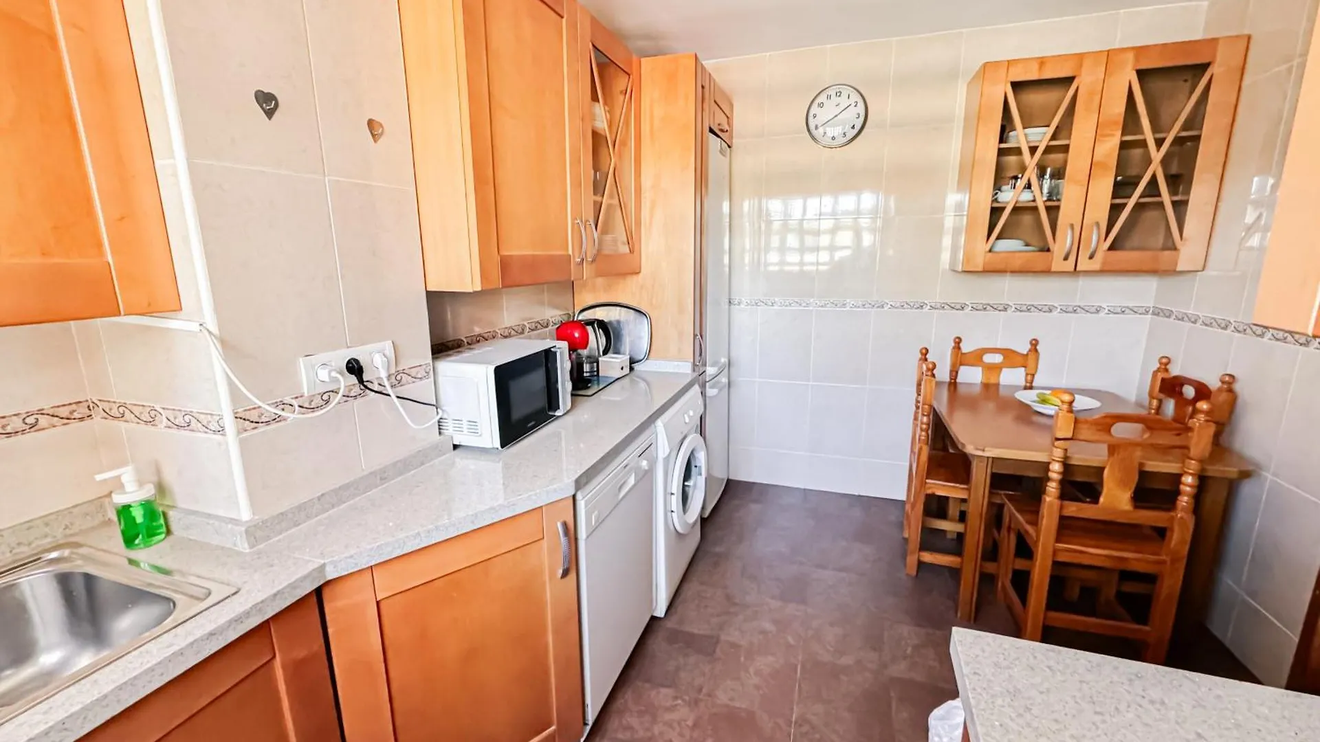 Piso Encantador En Carlos Haya Màlaga Apartmán